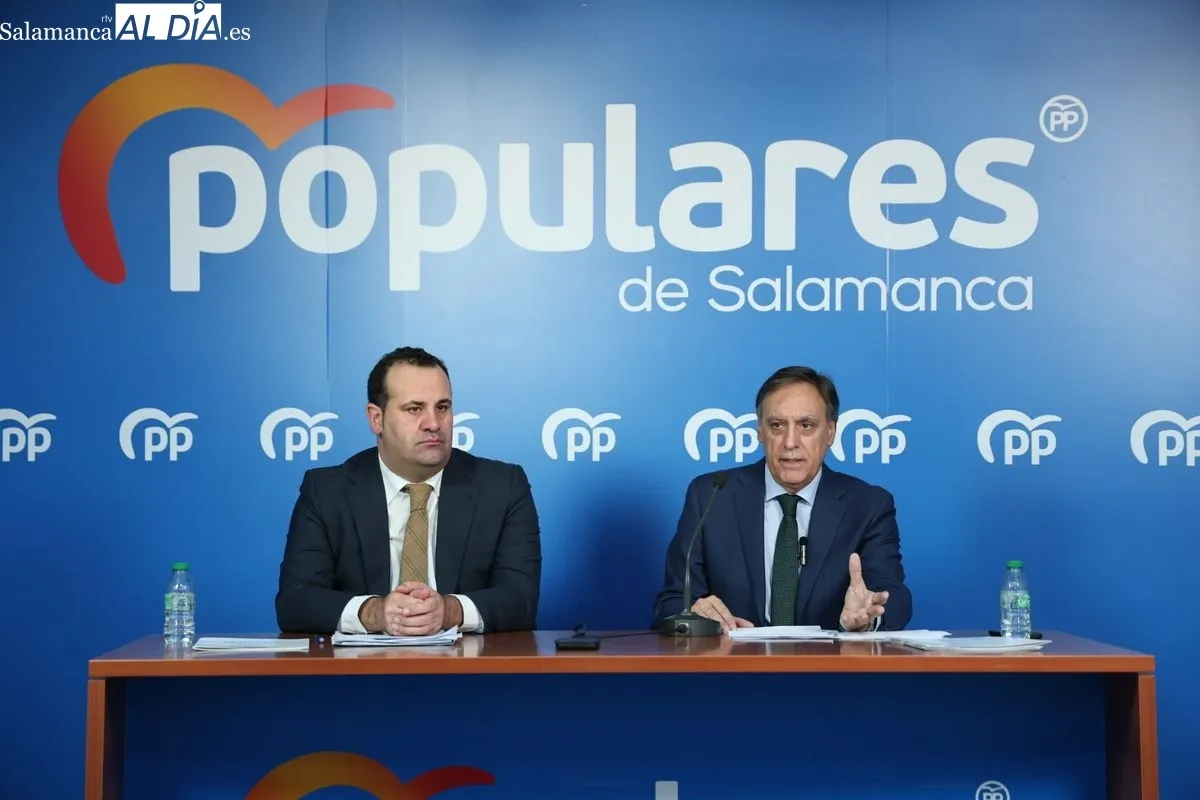 David Mingo y Carlos García Carbayo en la sede del PP | FOTOS: David Sañudo 
