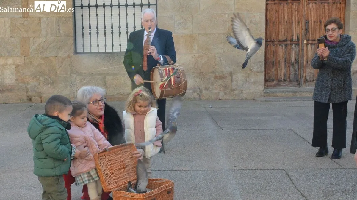 Foto 2 - La Fregeneda celebra Las Candelas con actos religiosos en honor de La Virgen de la Paz y una salida al campo para comer hornazo