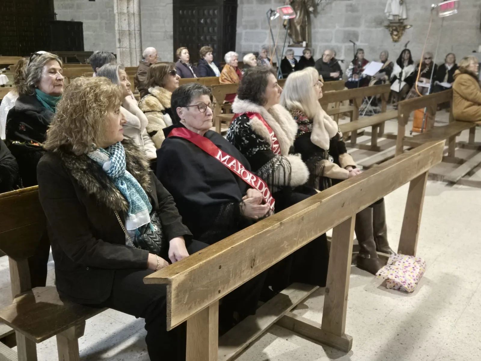 Foto 2 - Las aguederas de Mancera de Abajo llenan las calles de tradici&oacute;n y buen ambiente
