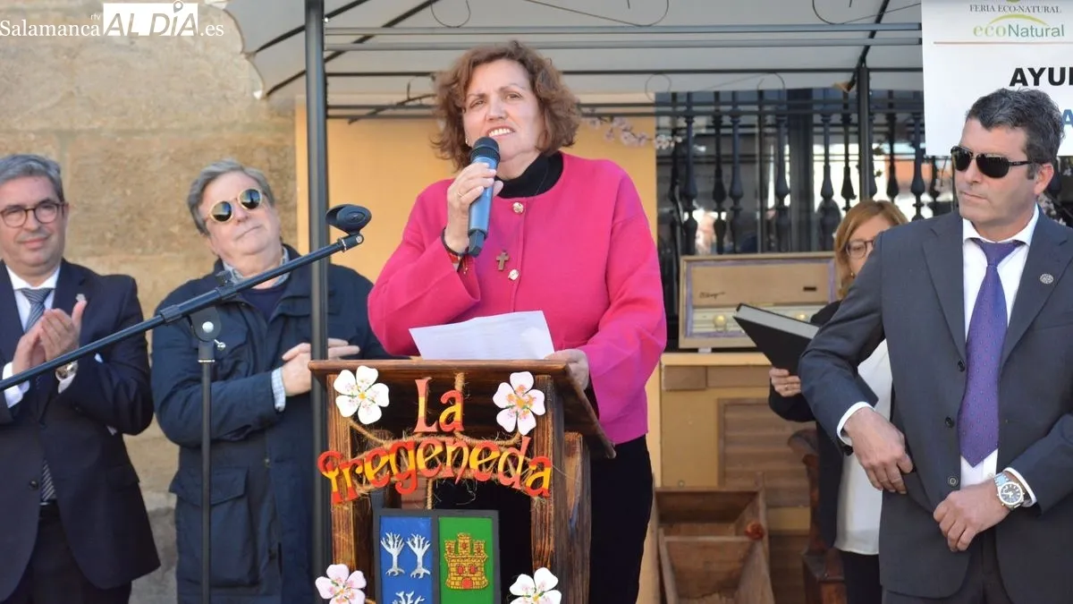 Foto 2 - La pregonera en La Fregeneda: "La floraci&oacute;n del almendro nos recuerda la riqueza de esta tierra"