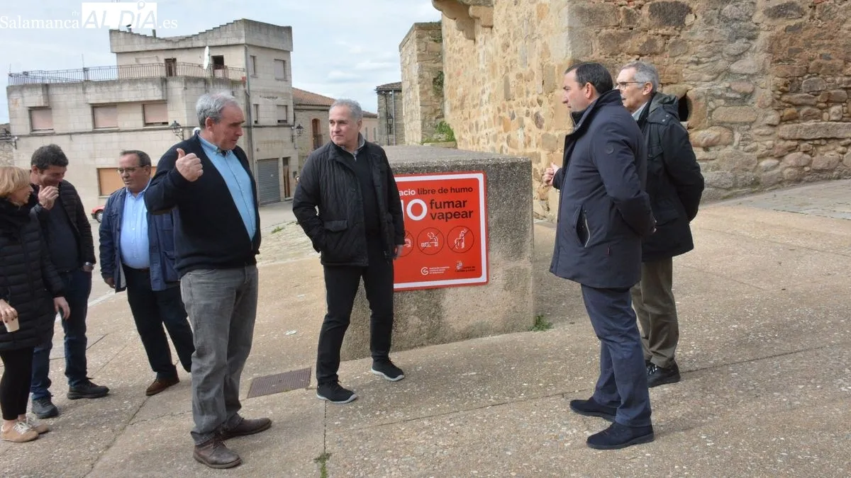 Foto 3 - Sobradillo estrena un 'Espacio Libre de Humo' pionero en el Parque Arribes del Duero y en la provincia de Salamanca