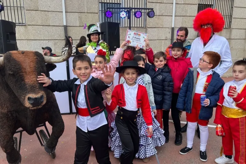 Foto 11 - Multitudinaria y sorprendente fiesta de carnaval en el colegio La Encarnaci&oacute;n