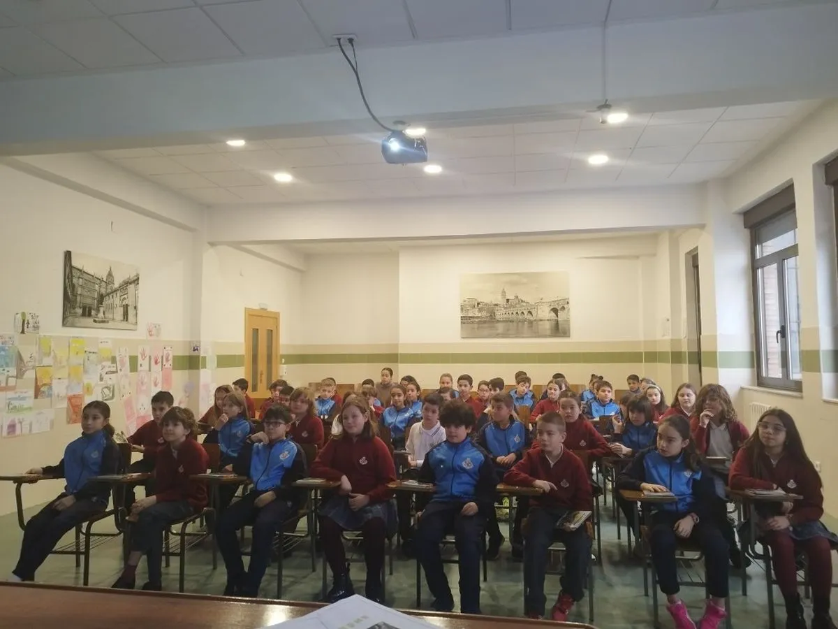 Encuentro de los alumnos del colegio San Juan Bosco con la escritora Beatriz Osés