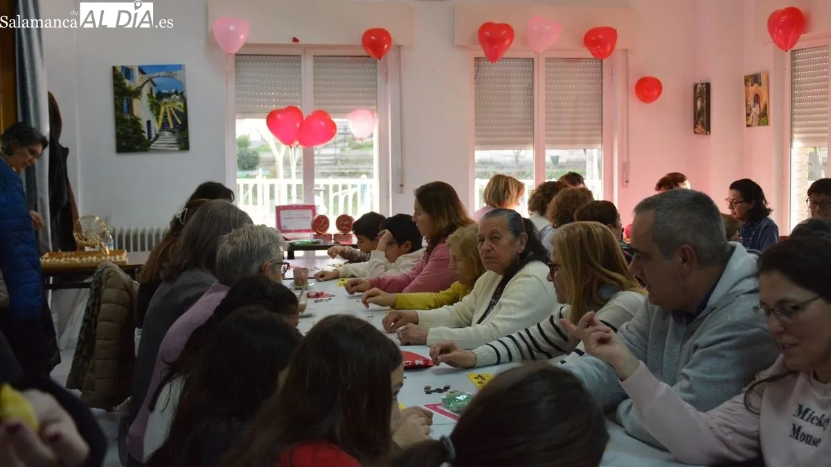 Foto 6 - Animada tarde de convivencia con el 'II Bingo por amor' celebrado en Lumbrales