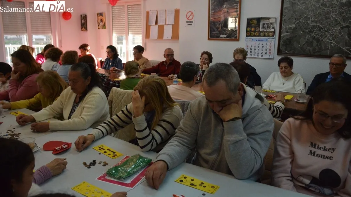 Foto 5 - Animada tarde de convivencia con el 'II Bingo por amor' celebrado en Lumbrales