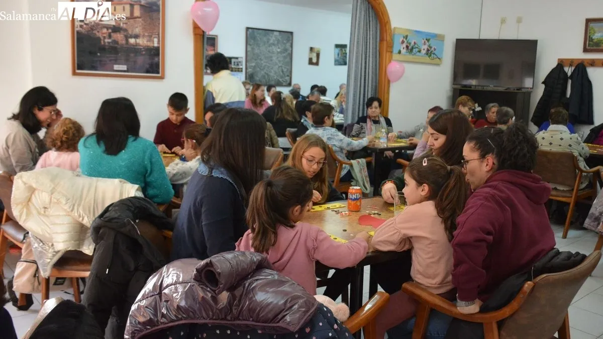 Foto 4 - Animada tarde de convivencia con el 'II Bingo por amor' celebrado en Lumbrales