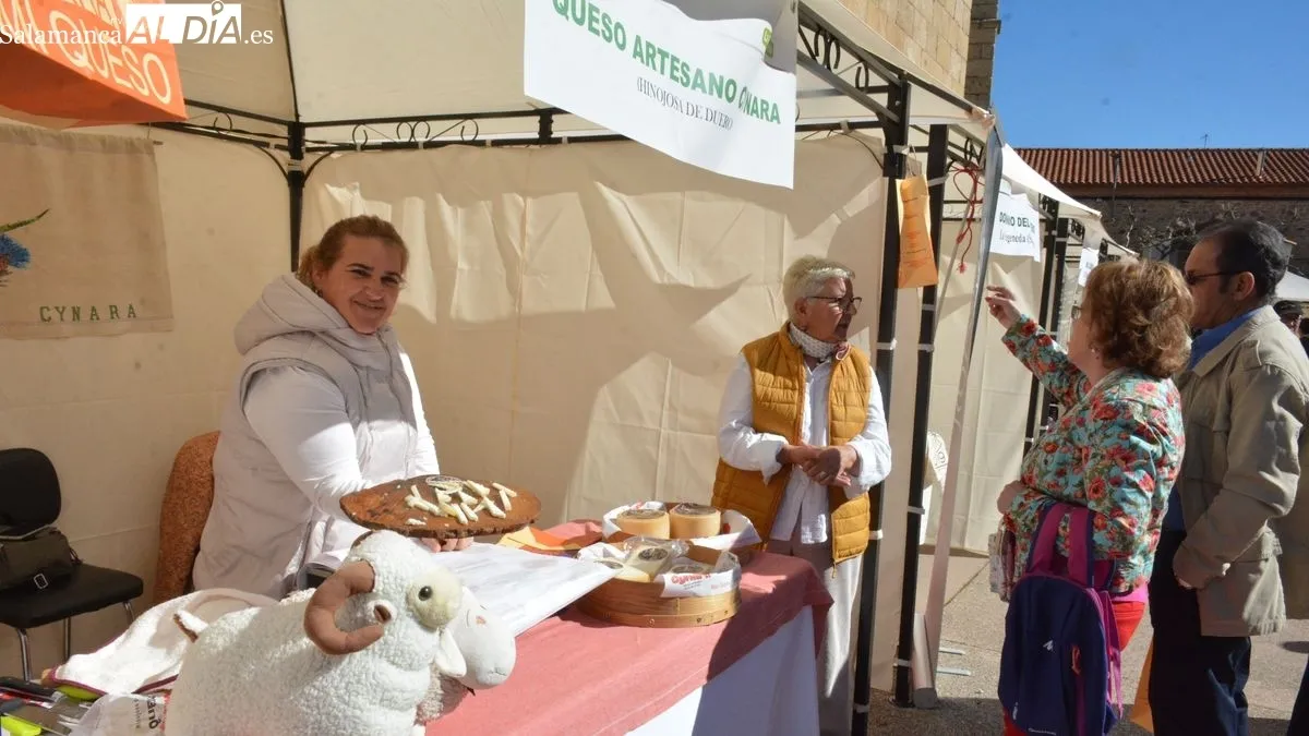 Foto 11 - La pregonera en La Fregeneda: "La floraci&oacute;n del almendro nos recuerda la riqueza de esta tierra"