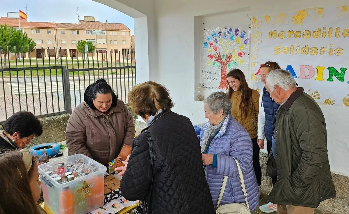 Foto 4 - &Eacute;xito de los mercadillos solidarios de El Bod&oacute;n y Fuentes de O&ntilde;oro con 2.010&euro; recaudados