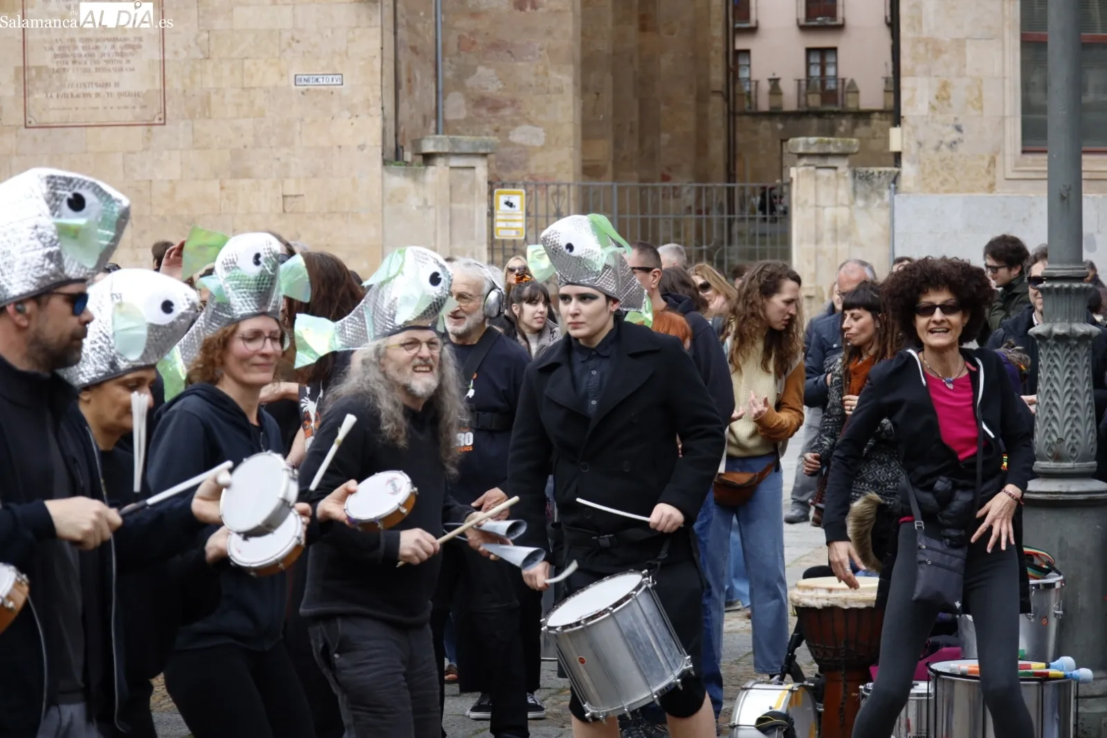 Espectacular exhibición conjunta de batucadas en el centro de Salamanca | FOTOS: David Domínguez 