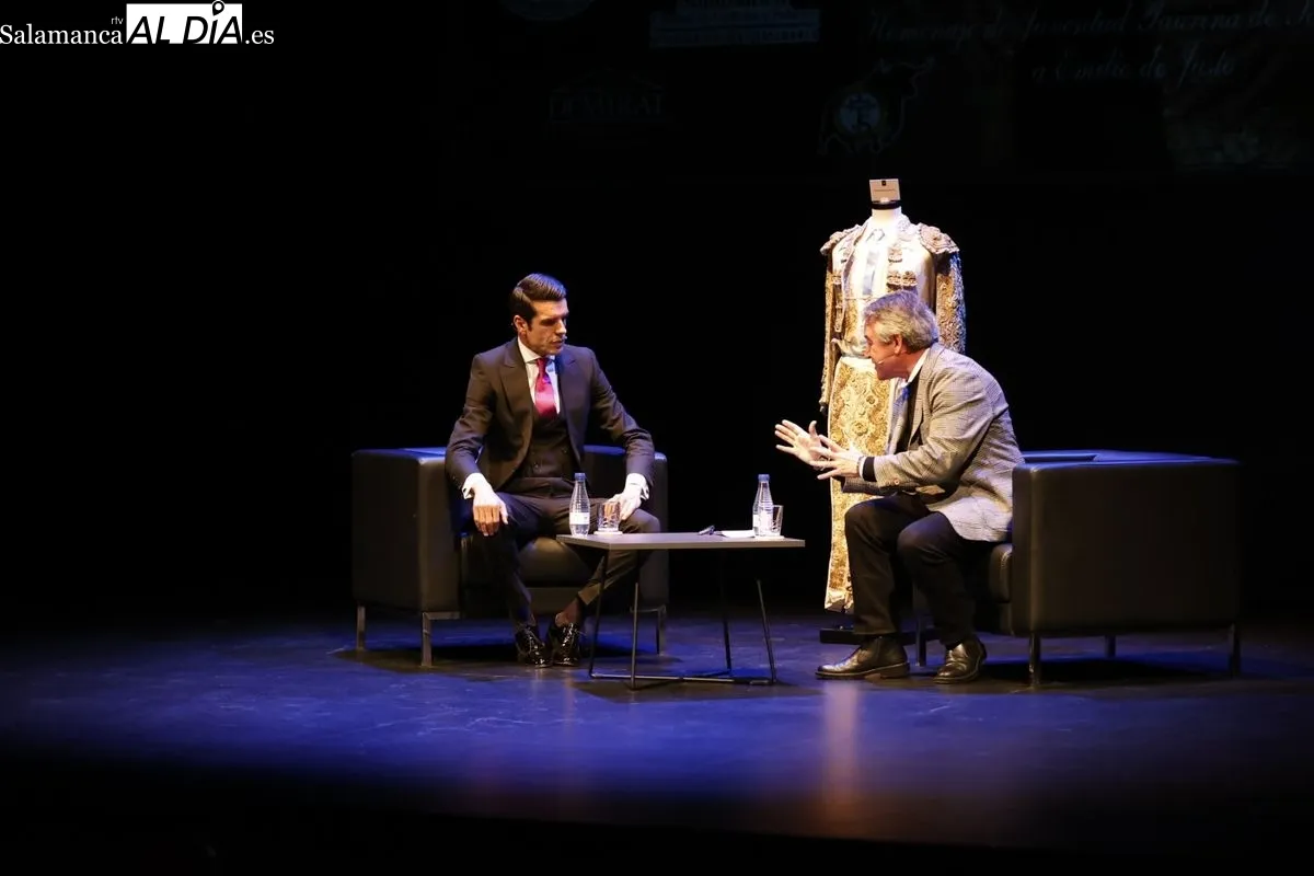 El Teatro Liceo rebosa torería en el homenaje de Juventud Taurina a Emilio de Justo | FOTOS: David Sañudo 