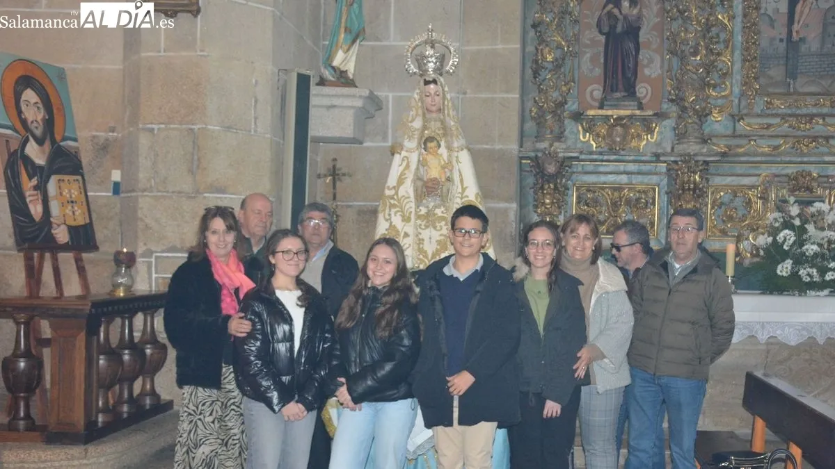 Foto 4 - La Fregeneda celebra Las Candelas con actos religiosos en honor de La Virgen de la Paz y una salida al campo para comer hornazo