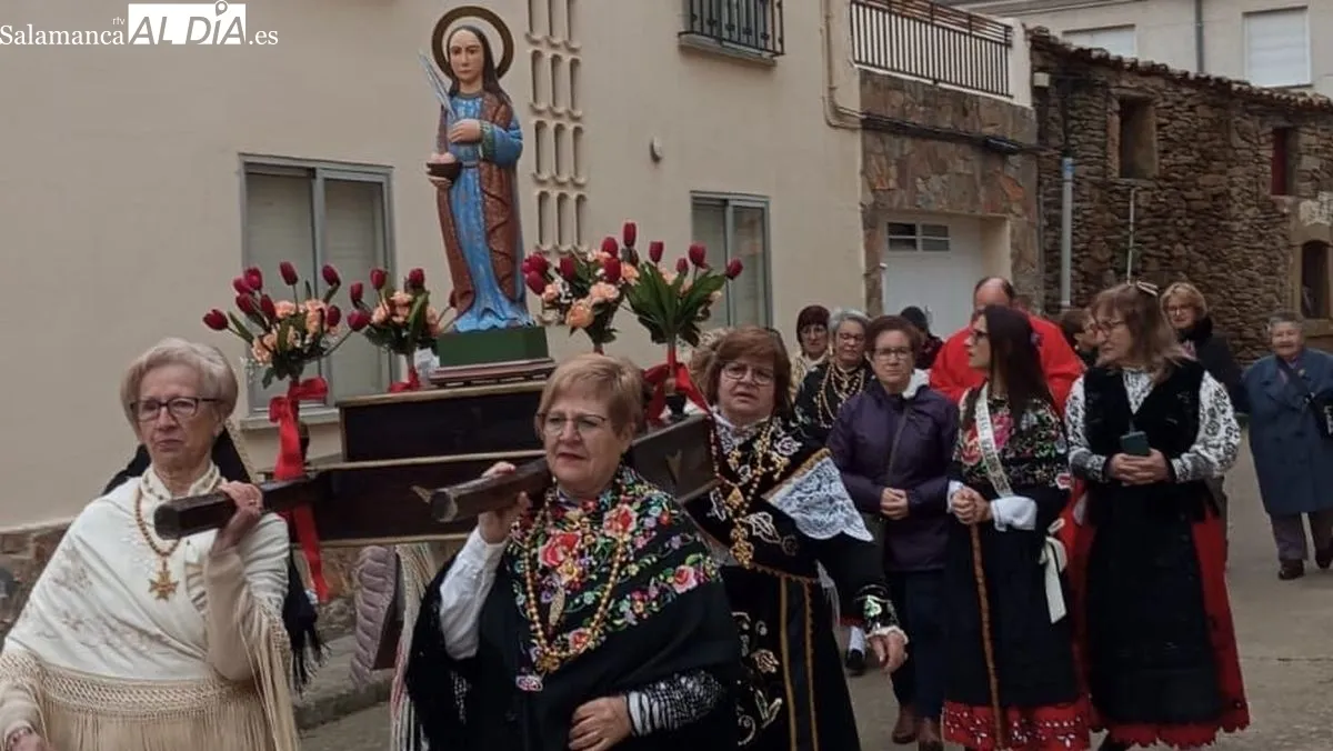 Foto 4 - Las mujeres de Sobradillo viven con intensidad la fiesta de las &aacute;guedas