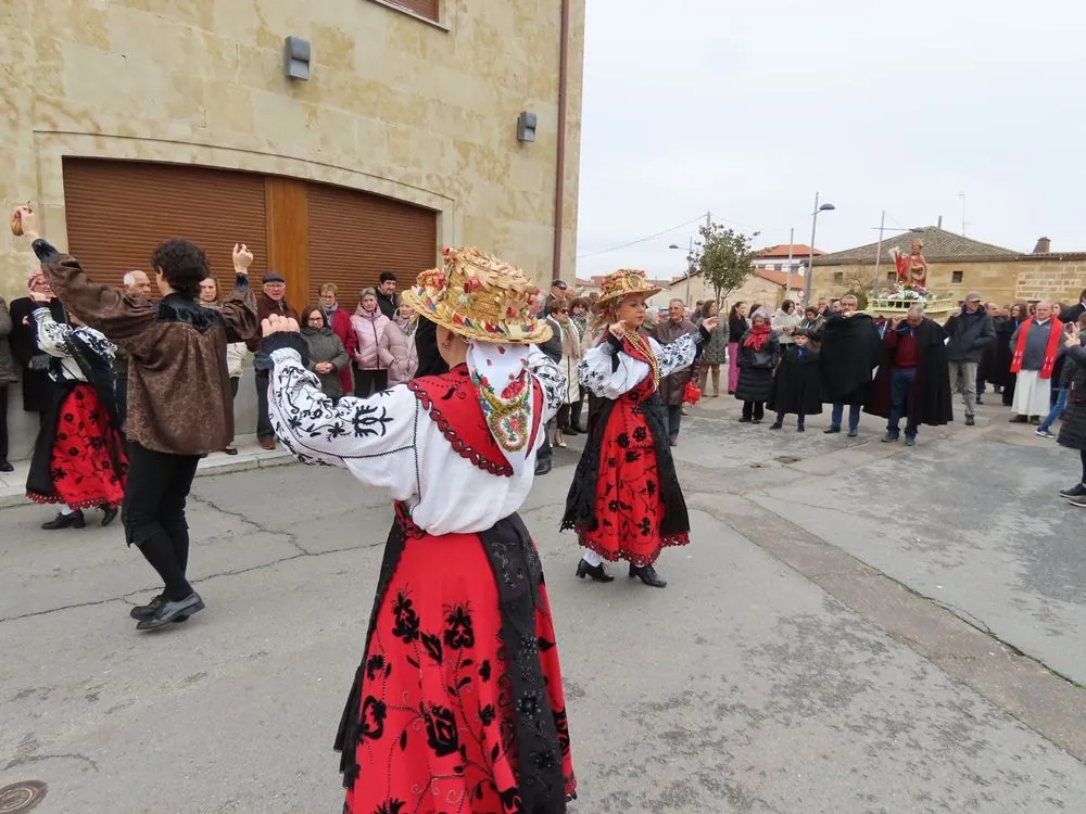 Foto 3 - Babilafuente despide en las calles y de manera masiva sus fiestas de San Blas