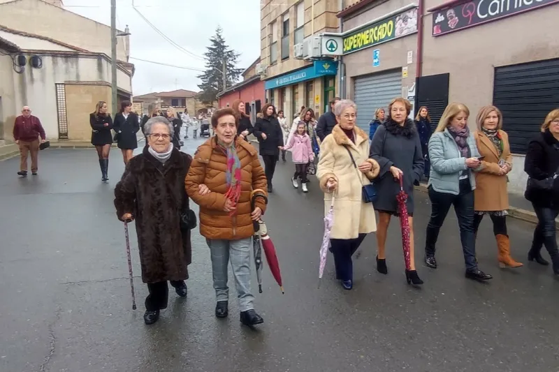 Las Águedas de Babilafuente celebraban su tradicional procesión