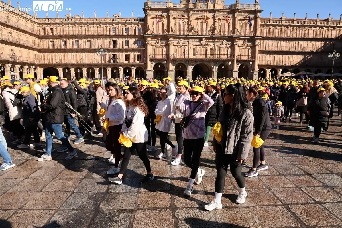 Salamanca se tiñe de amarillo con la marcha solidaria de AERSCYL | FOTOS: David Sañudo 