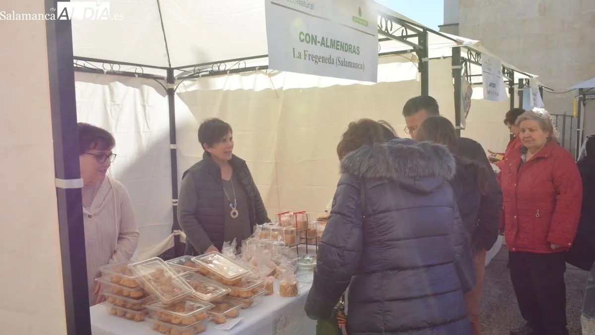 Foto 6 - La pregonera en La Fregeneda: "La floraci&oacute;n del almendro nos recuerda la riqueza de esta tierra"