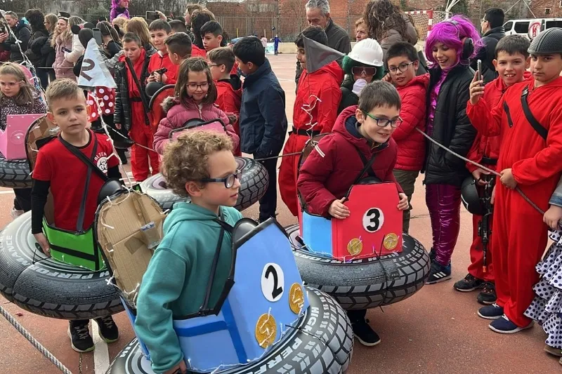 Foto 4 - Multitudinaria y sorprendente fiesta de carnaval en el colegio La Encarnaci&oacute;n