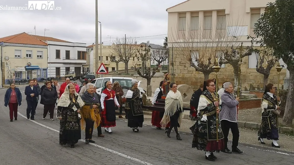 La fiesta se inició con la entrega del bastón de mando a la alcaldesa de las Aguedas