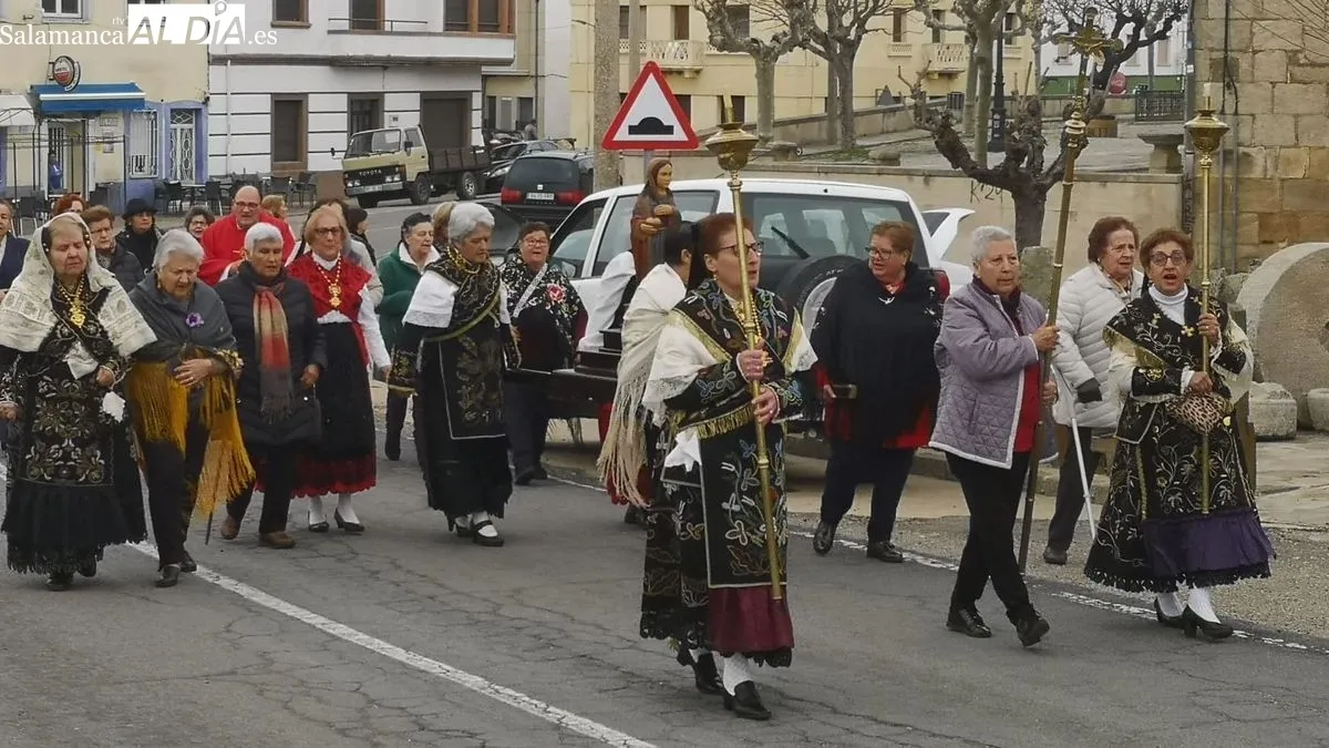 La fiesta se inició con la entrega del bastón de mando a la alcaldesa de las Aguedas