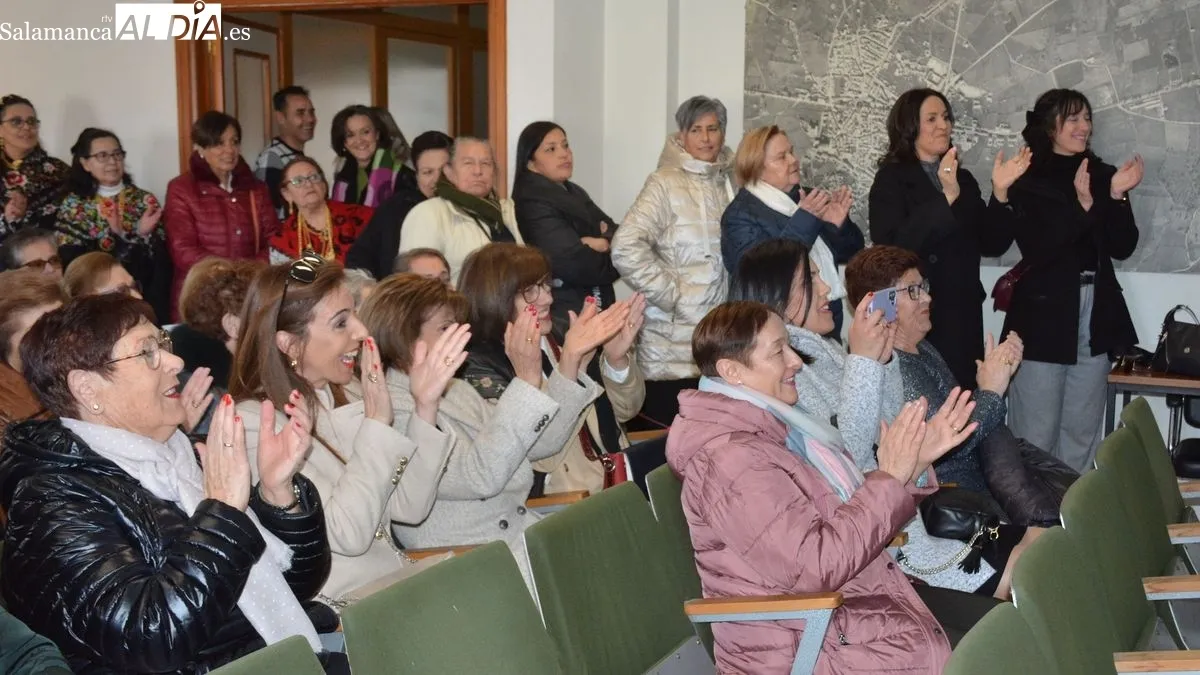 Foto 4 - M&aacute;s de 130 mujeres de Lumbrales celebran Las &Aacute;guedas, convocadas por una joven comisi&oacute;n