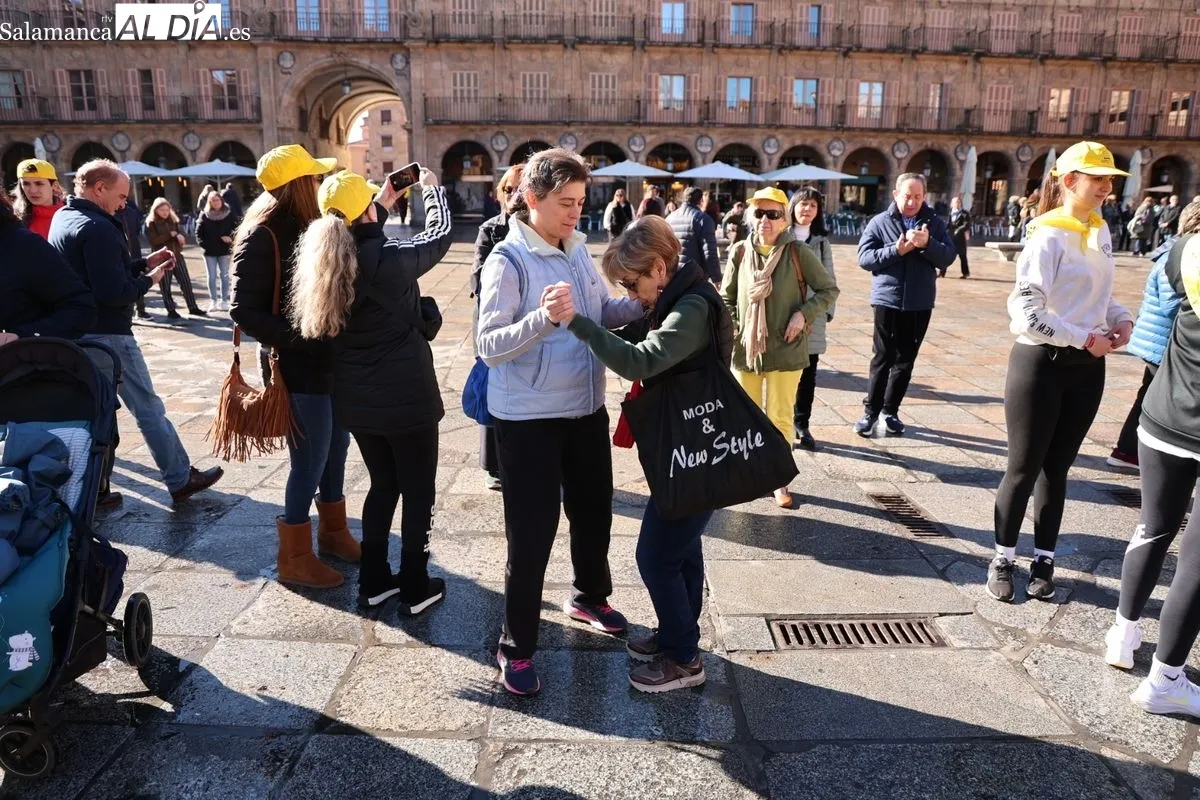 Salamanca se tiñe de amarillo con la marcha solidaria de AERSCYL | FOTOS: David Sañudo 