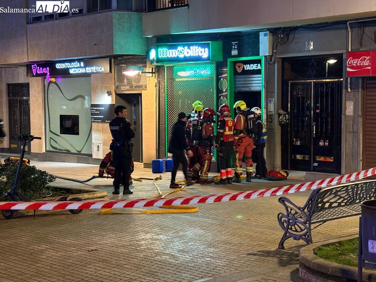 Incendio en una tienda de patinetes eléctricos en Salamanca