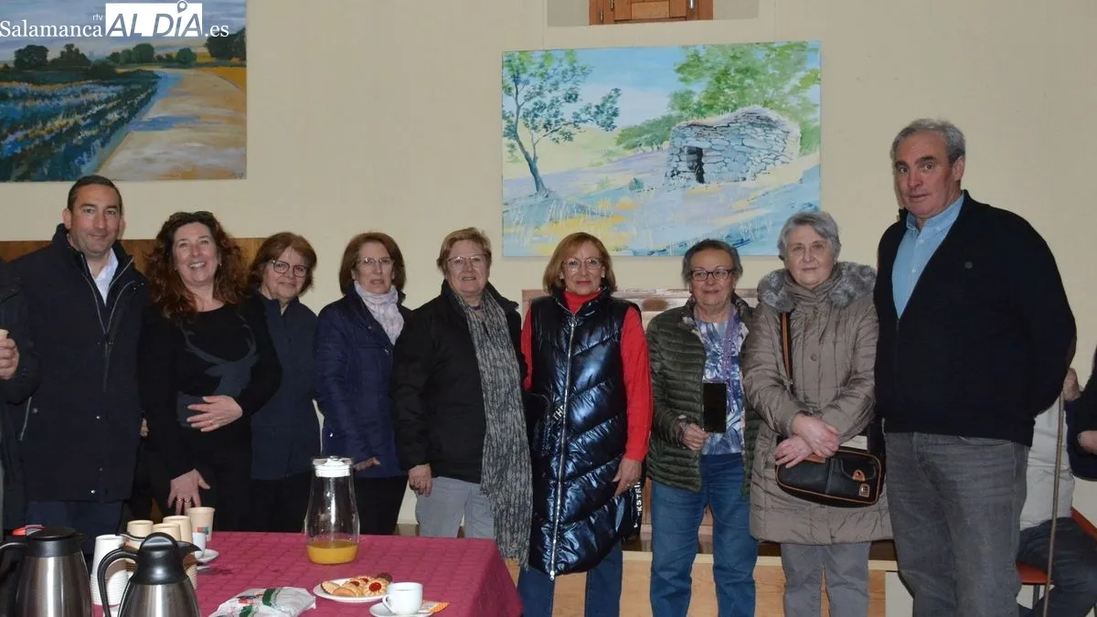 Autoridades y voluntarios de la AECC han acudido a la inauguración del 'Espacio libre de Humo'