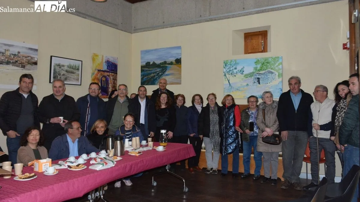 Autoridades y voluntarios de la AECC han acudido a la inauguración del 'Espacio libre de Humo'