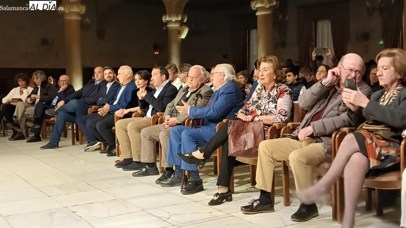 Coloquio entre Castaño y Dolores Aguirre