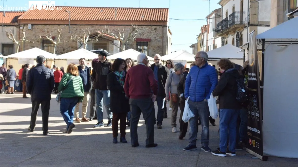 Foto 4 - La pregonera en La Fregeneda: "La floraci&oacute;n del almendro nos recuerda la riqueza de esta tierra"