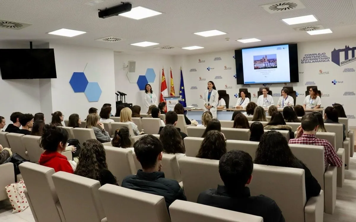 Acto de acogida a los nuevos alumnos de FP que han iniciado su fase de formación práctica en el Hospital de Salamanca