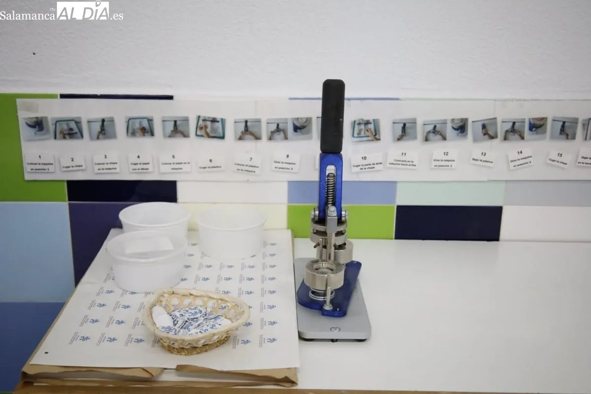Usuarios de la Asociación de Padres y Terapeutas de Personas con Autismo o Trastornos Generalizados del Desarrollo de Salamanca (Ariadna) en el Centro de Día Los Cedros . Foto de David Domínguez