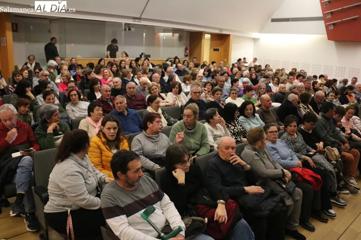 Athenea Teatro con 'Este lío no es de recibo' en Vitigudino / CORRAL