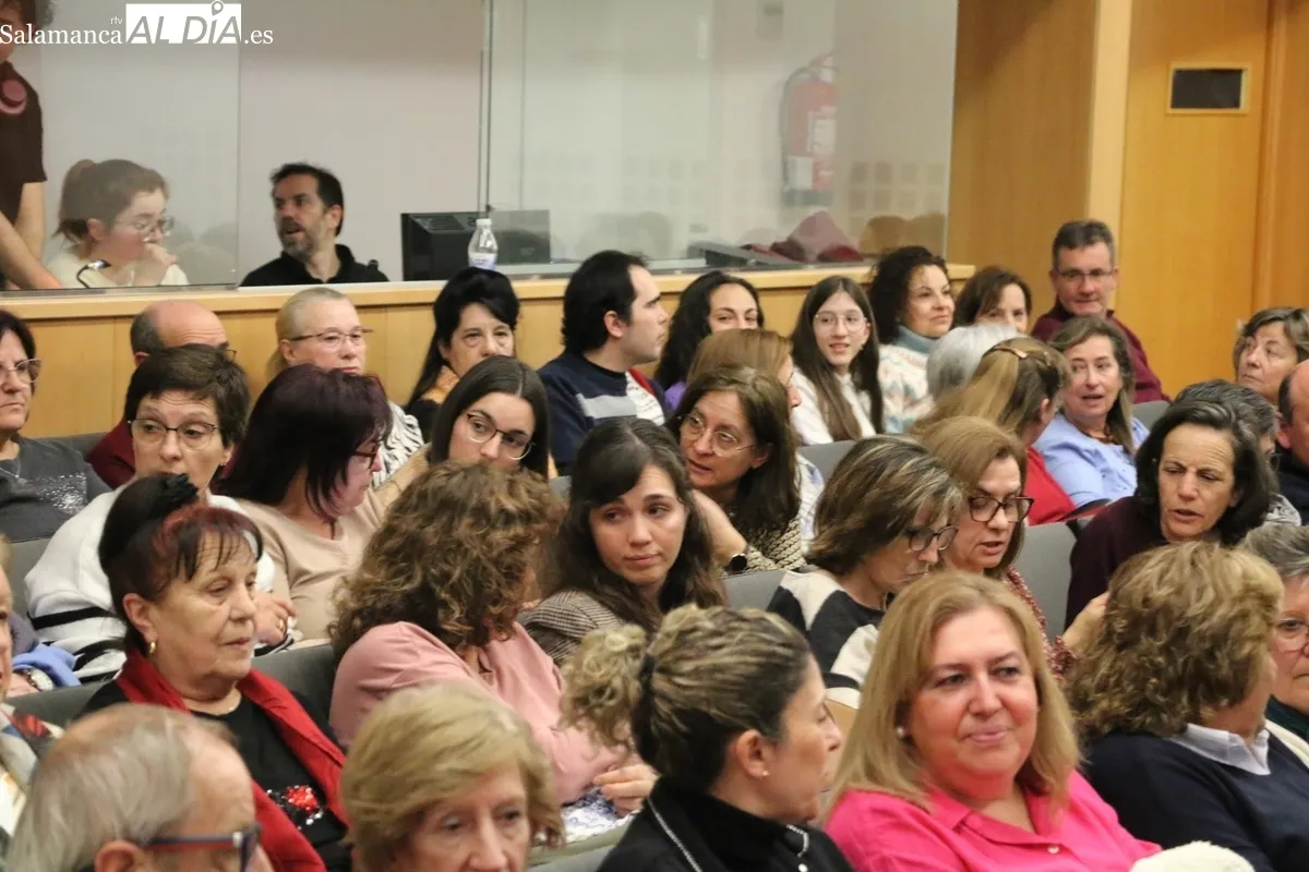 Athenea Teatro con 'Este lío no es de recibo' en Vitigudino / CORRAL