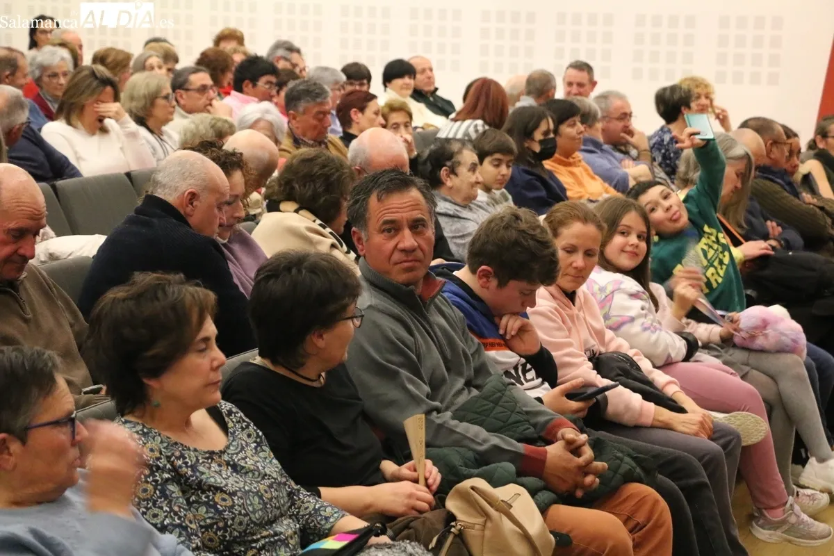 Athenea Teatro con 'Este lío no es de recibo' en Vitigudino / CORRAL