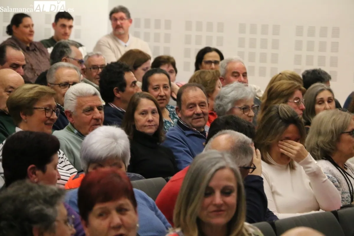Athenea Teatro con 'Este lío no es de recibo' en Vitigudino / CORRAL