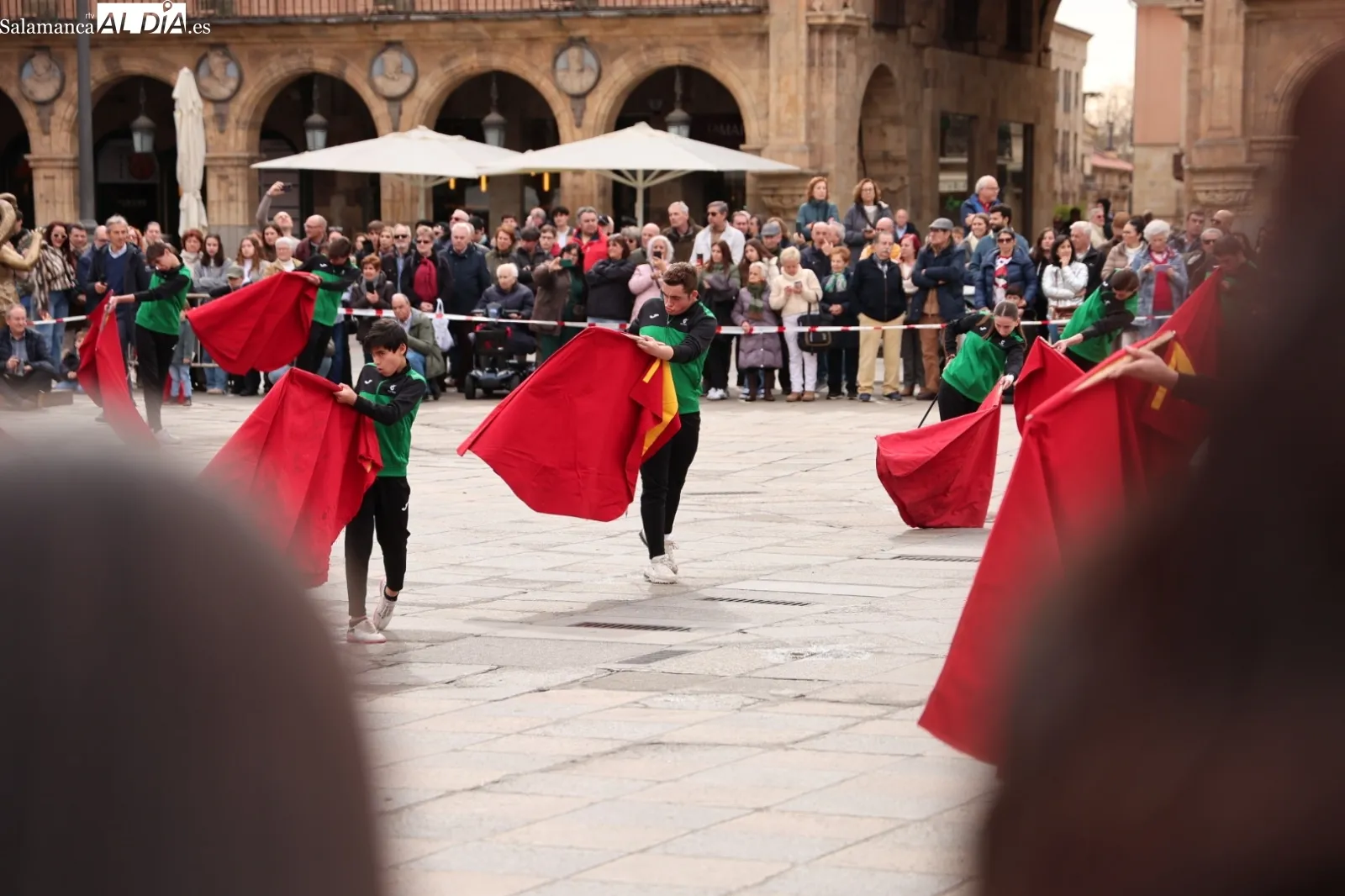 Clase de toreo de salón en la Plaza Mayor de Salamanca | Fotos: David Sañudo