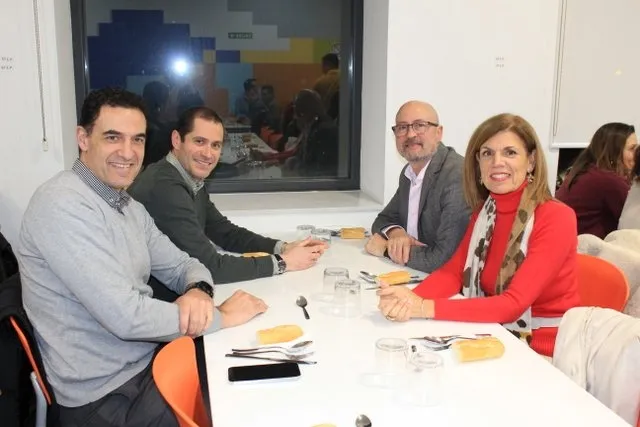 El colegio Calasanz disfruta de una cena solidaria en apoyo del cáncer infantil