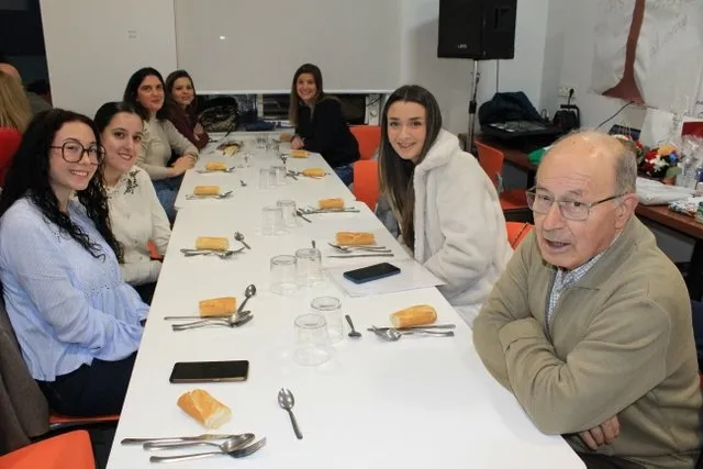 El colegio Calasanz disfruta de una cena solidaria en apoyo del cáncer infantil