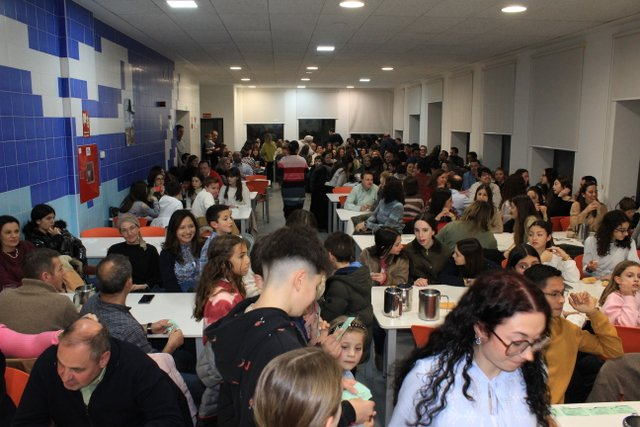 FOTOS | El colegio Calasanz disfruta de una cena solidaria en apoyo del cáncer infantil