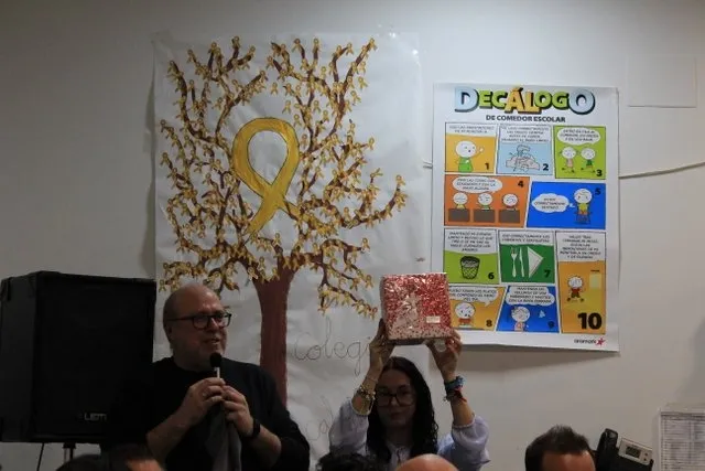 El colegio Calasanz disfruta de una cena solidaria en apoyo del cáncer infantil