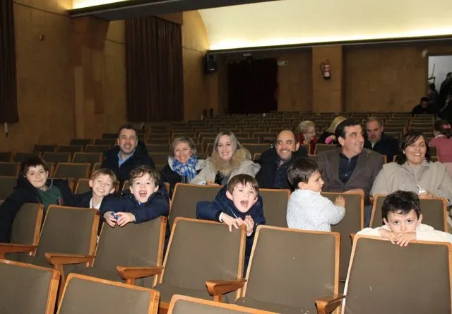 El colegio Calasanz disfruta de una cena solidaria en apoyo del cáncer infantil