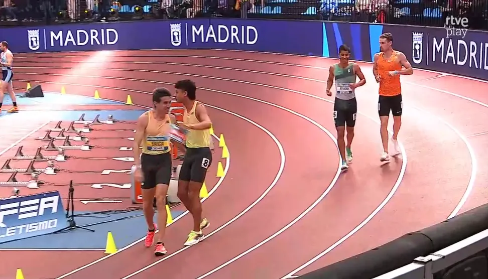 Foto 5 - &Aacute;lvaro de Arriba se cuelga la plata en el Nacional de Short Track en un tremendo sprint final
