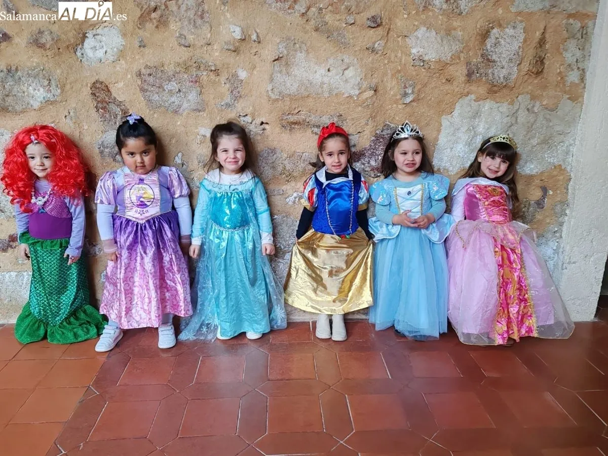 Disfraces y diversión para celebrar el Carnaval en el Colegio Sagrado Corazón - Jesuitinas de Salamanca