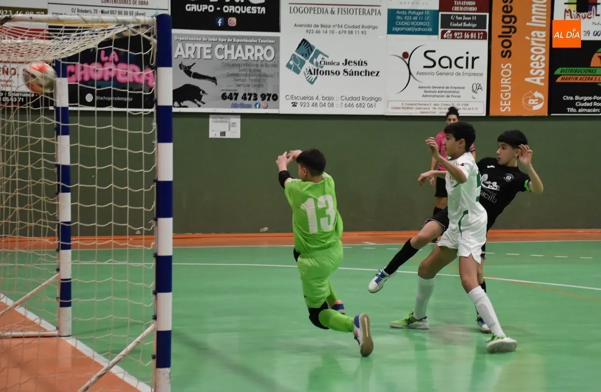 Foto 7 - El III Infantil recuerda a su antiguo m&iacute;ster &Aacute;lvaro P&eacute;rez Ortega dedic&aacute;ndole una amplia goleada