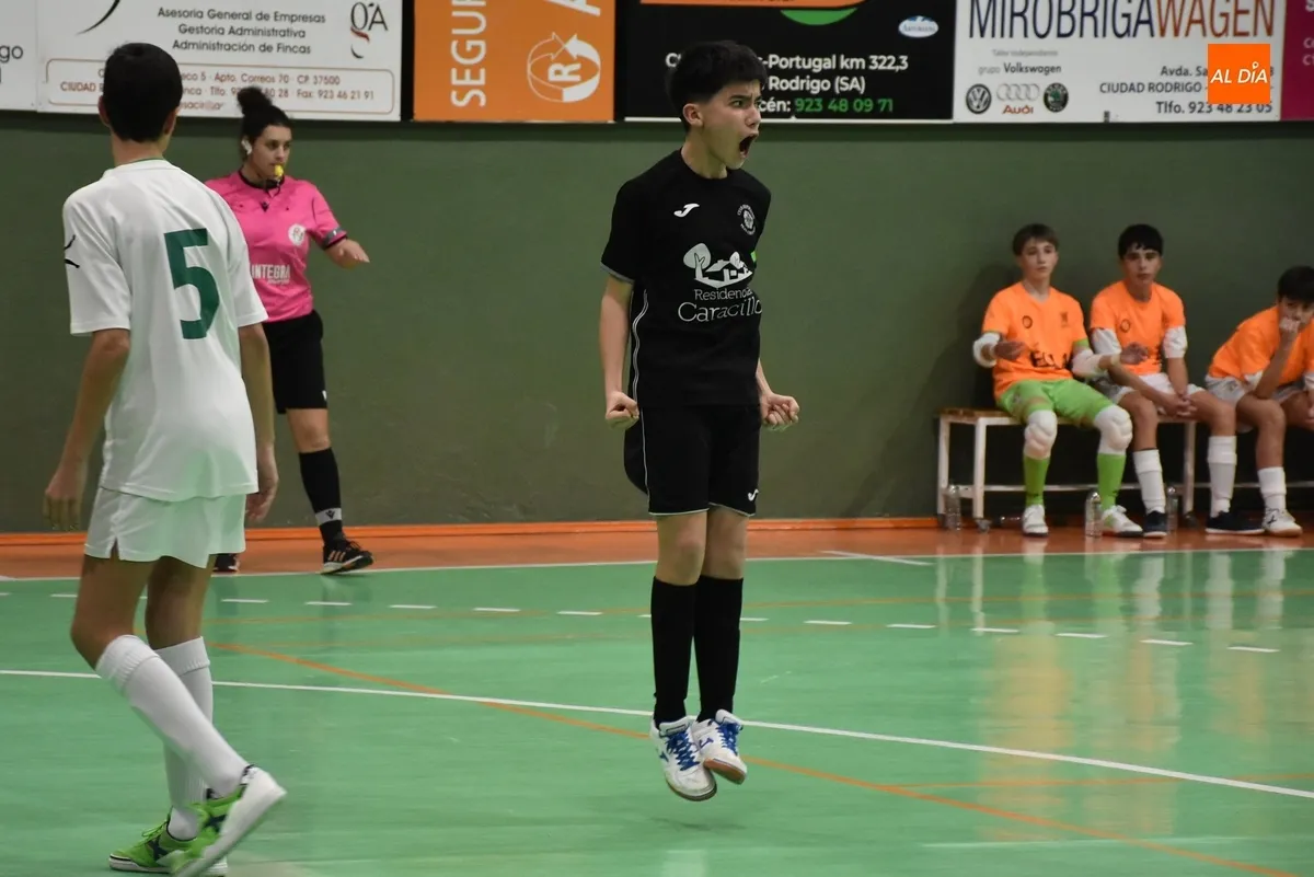 Foto 8 - El III Infantil recuerda a su antiguo m&iacute;ster &Aacute;lvaro P&eacute;rez Ortega dedic&aacute;ndole una amplia goleada