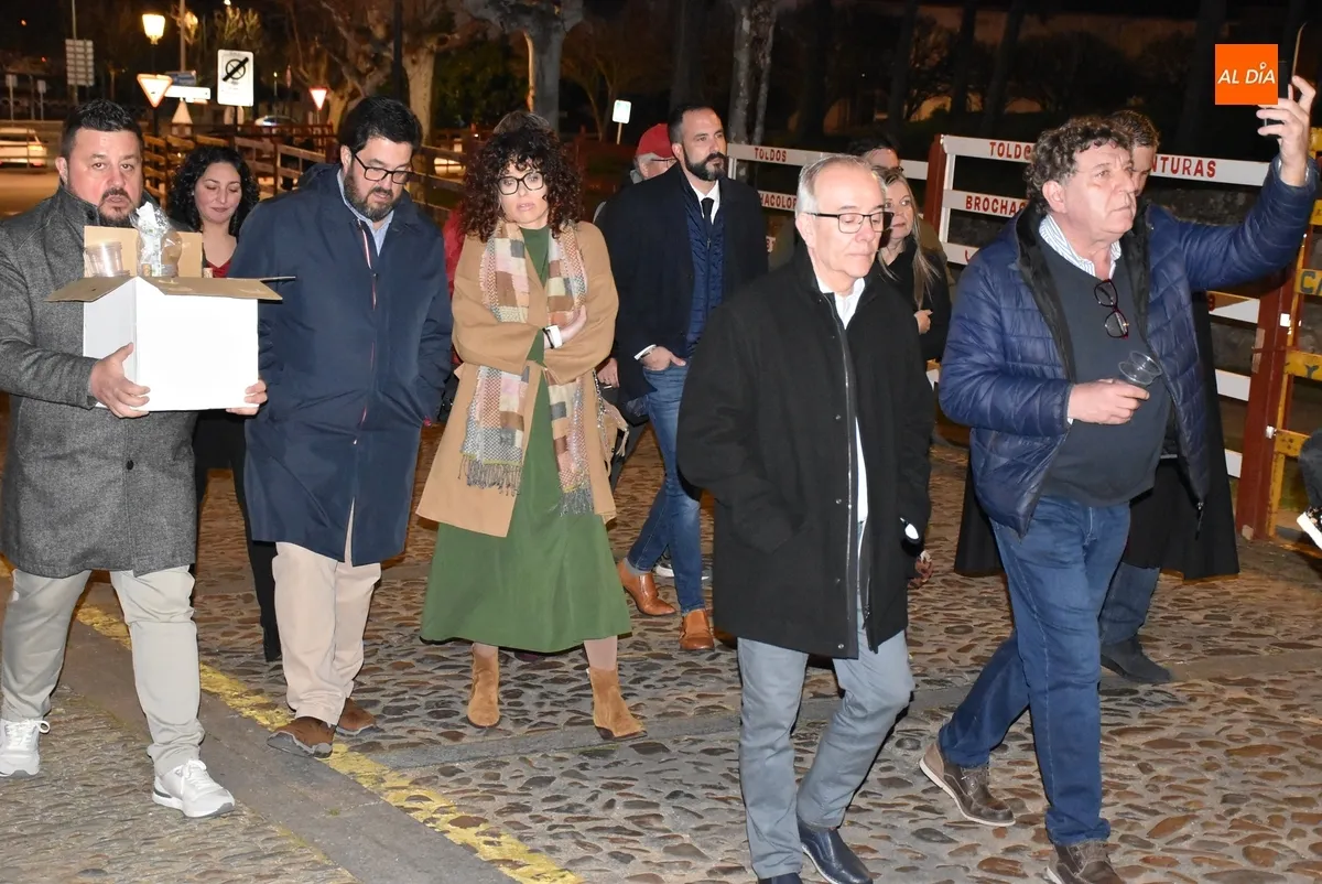 Foto 12 - Paco Ca&ntilde;amero viaja con la Puerta del Desencierro al Ciudad Rodrigo de su infancia y juventud