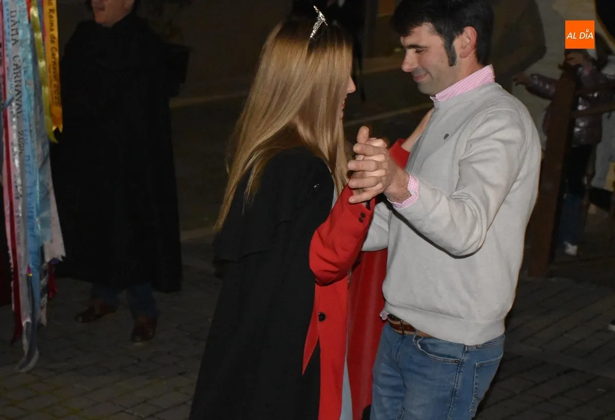 Foto 5 - La Rondalla III Columnas se acerca a rondar a la Corte de Honor del Carnaval