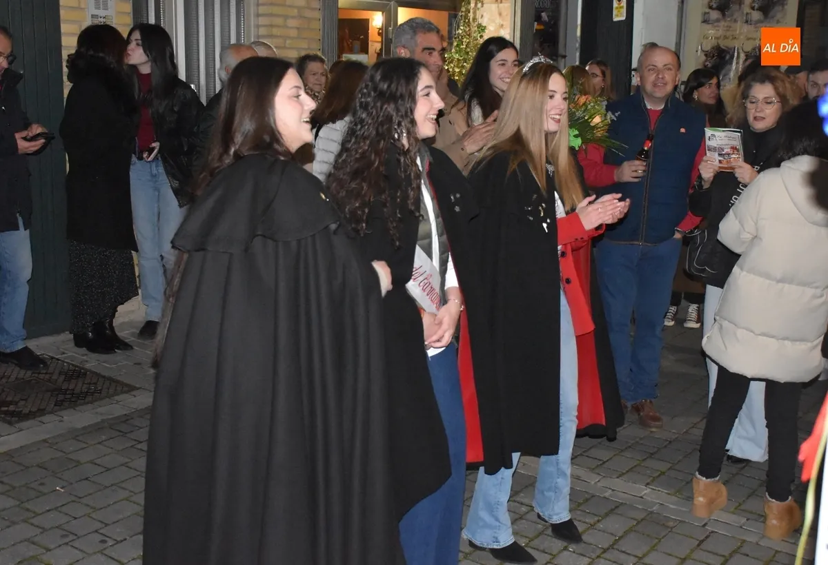 Foto 9 - La Rondalla III Columnas se acerca a rondar a la Corte de Honor del Carnaval