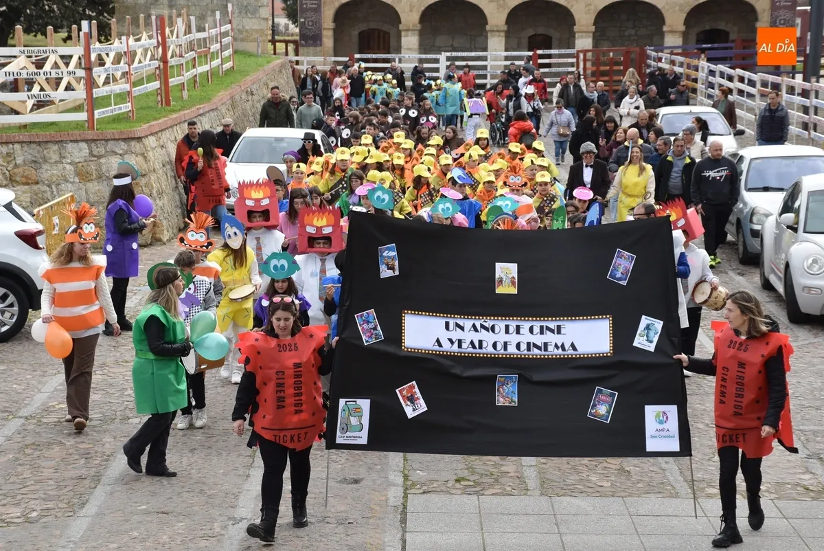 Foto 6 - El Colegio Mir&oacute;briga abre con gran colorido un Carnaval &lsquo;de cine&rsquo;